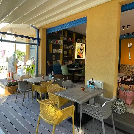 ホテル Pop аrt プリモルスコ